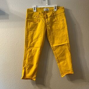 Bershka yellow Capri pants size 4